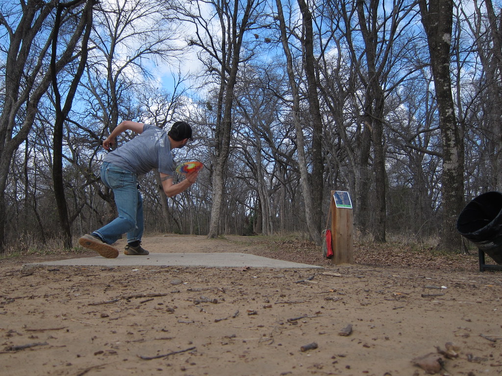 how to throw disc golf