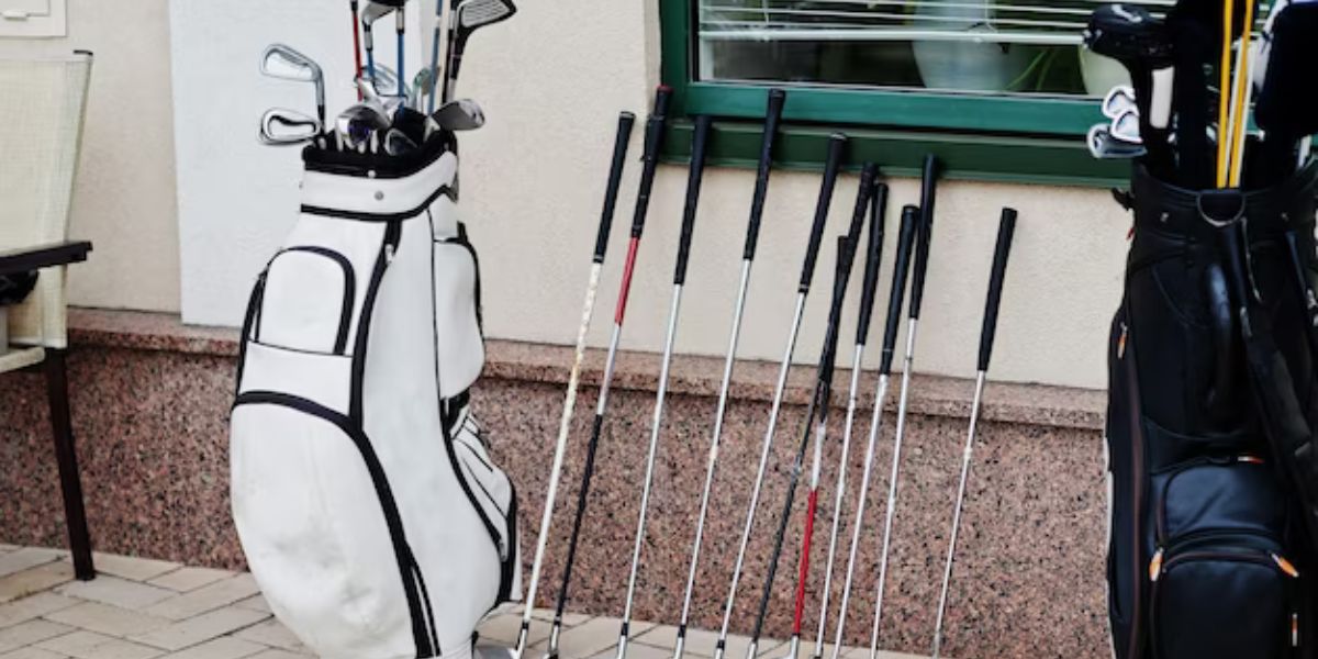 How many clubs are in a golf bag